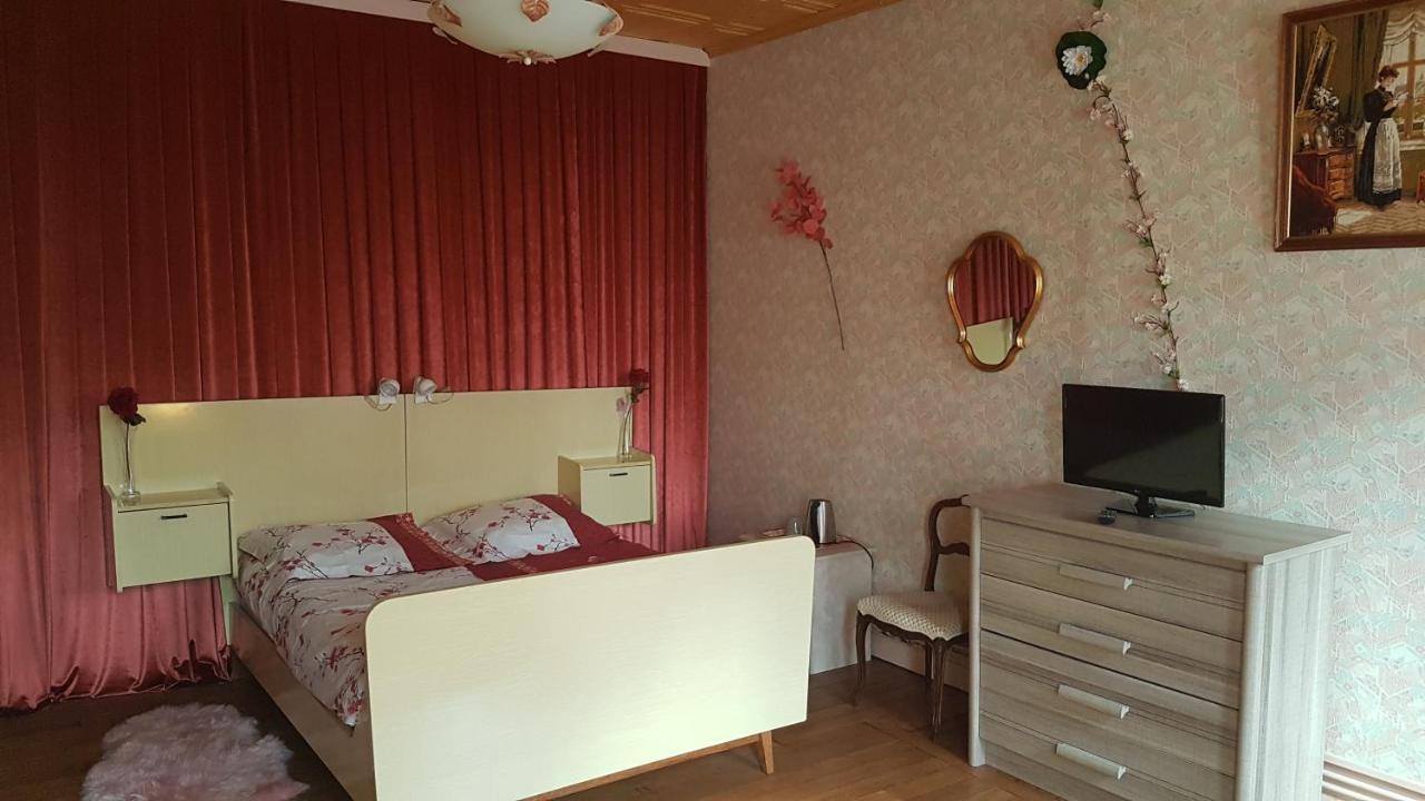 Le Point Du Jour Bed & Breakfast Revin  Exterior foto
